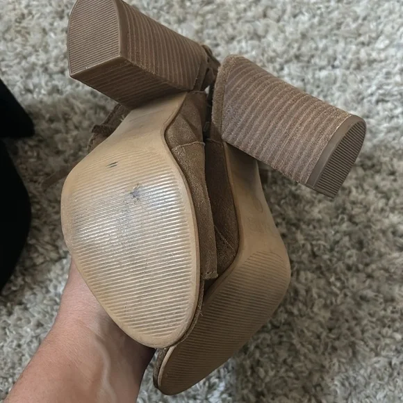 Steve Madden/ Carlos Santana open toe block heels - Picture 4 of 7